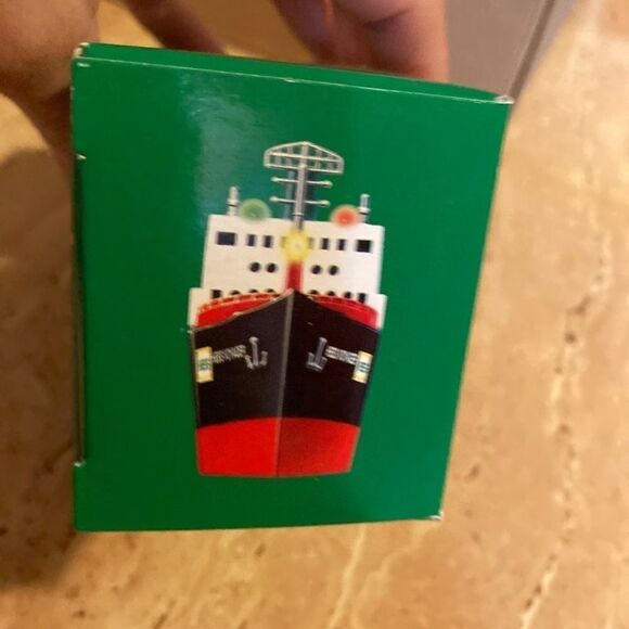 Hess New in Box Voyager Red Boat 2002 New In Box - Picture 5 of 5